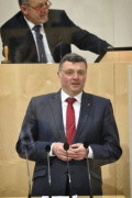 Nationalratsabgeordneter Jörg Leichtfried (S) am Rednerpult
