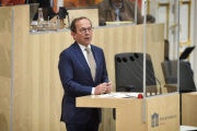 Nationalratsabgeordneter Peter Haubner (V) am Rednerpult