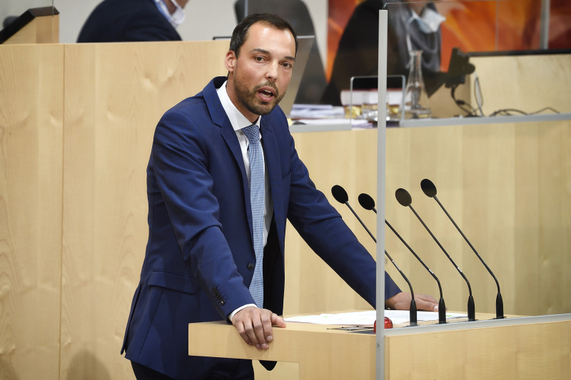 Nationalratsabgeordneter Klaus Lindinger (V) am Rednerpult