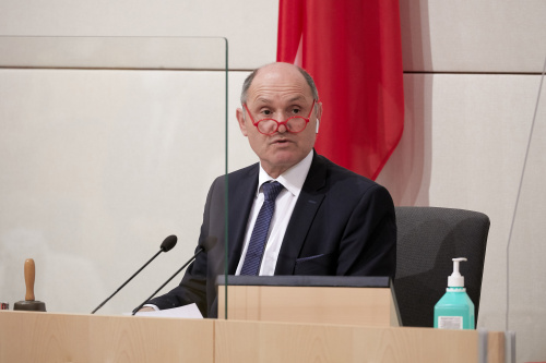 Nationalratspräsident Wolfgang Sobotka (V) während der Abstimmung