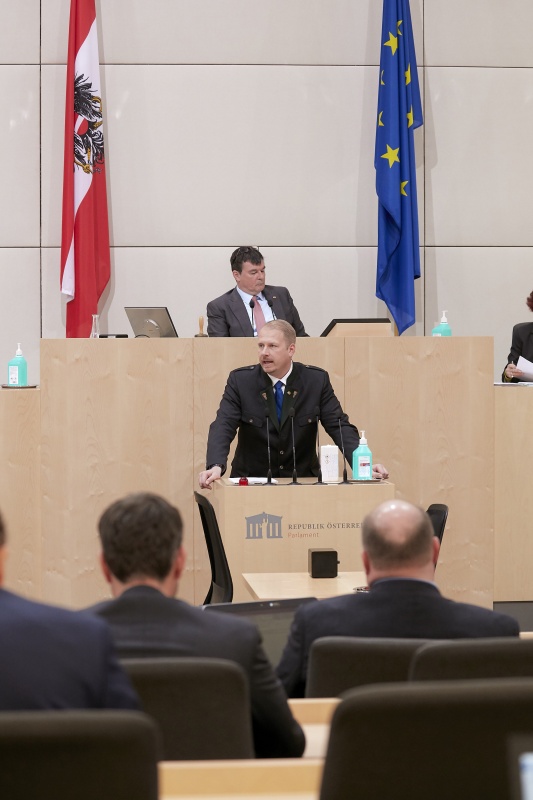 Am Rednerpult Bundesrat Markus Leinfellner (F)