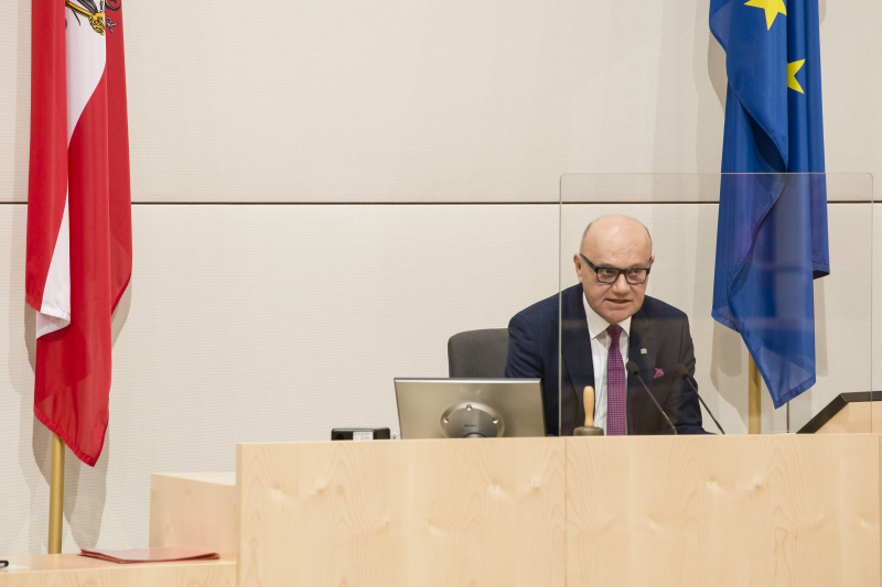 Vorsitzführung durch Bundesratspräsident Robert Seeber (V) am Präsidium