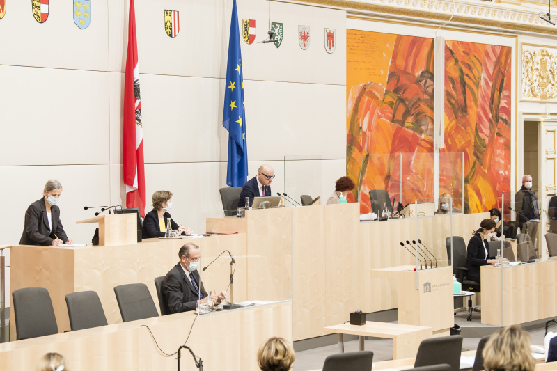 Vorsitzführung durch Bundesratspräsident Robert Seeber (V) am Präsidium
