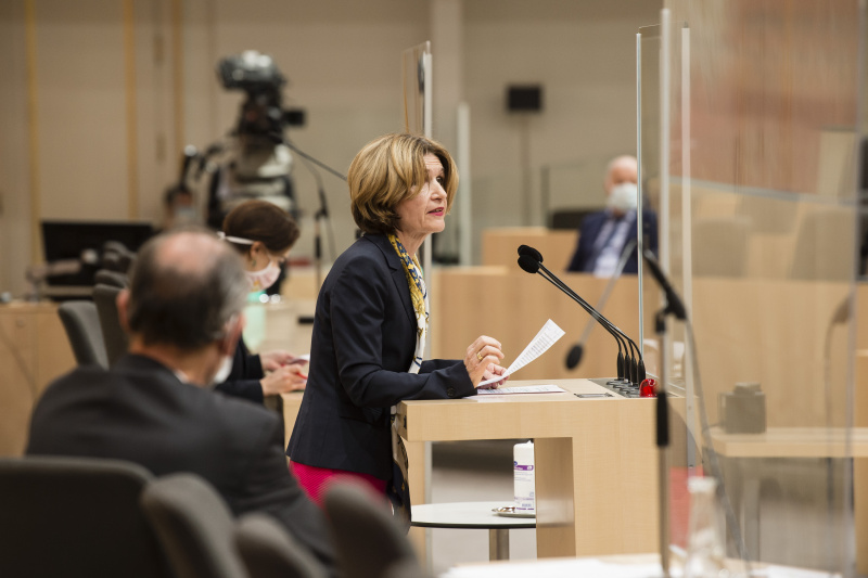 Bundesratsvizepräsidentin Andrea Eder-Gitschthaler (V) am Rednerpult