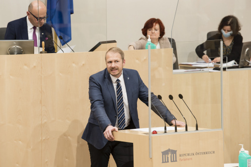 Bundesrat Markus Leinfellner (F) am Rednerpult