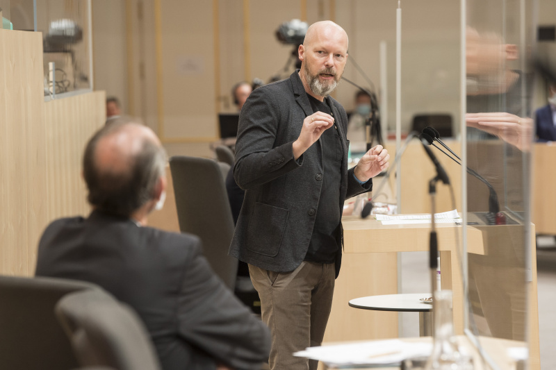 Bundesrat Marco Schreuder (G) am Rednerpult