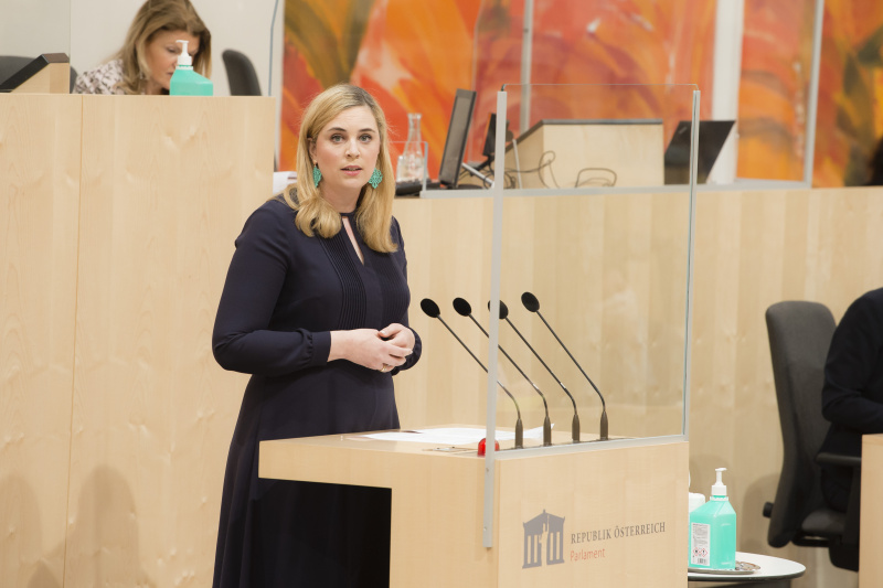 Bundesrätin Marlene Zeidler-Beck (V) am Rednerpult