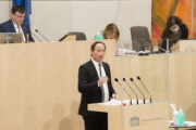 Bundesrat Günter Kovacs (S) am Rednerpult