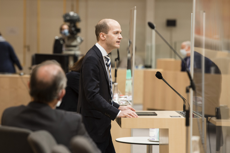 Bundesrat Michael Schilchegger (F) am Rednepult