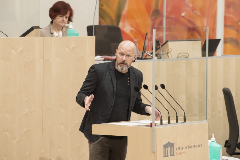 Bundesrat Marco Schreuder (G) am Rednerpult