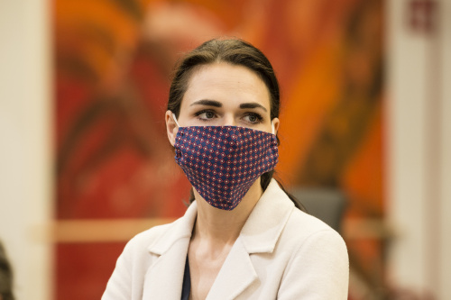 Nationalratsabgeordnete Barbara Neßler (G) mit Schutzmaske