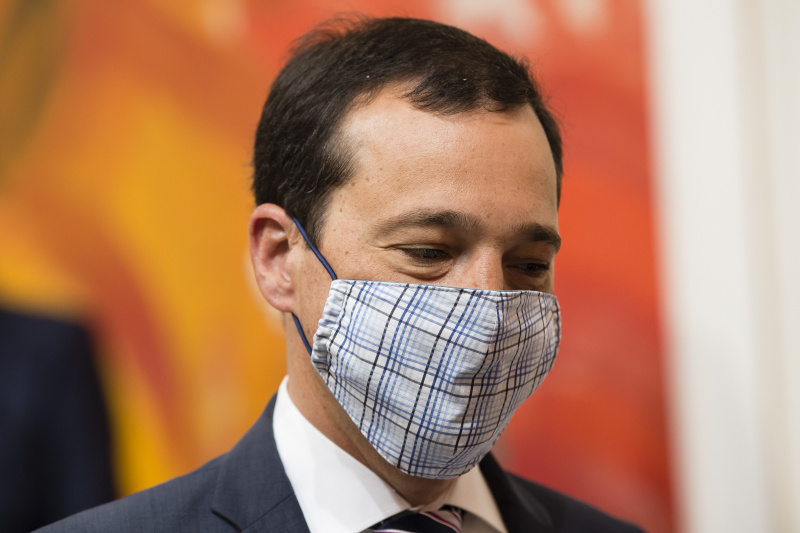 Nationalratsabgeordneter Gerald Loacker (N) mit Schutzmaske