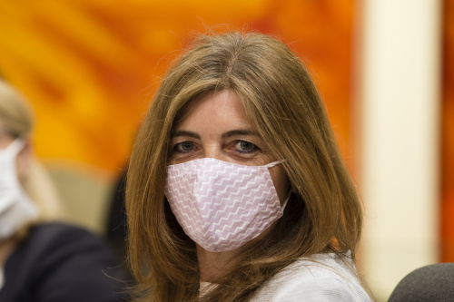 Nationalratsabgeordnete Angela Baumgartner (V) mit Schutzmaske