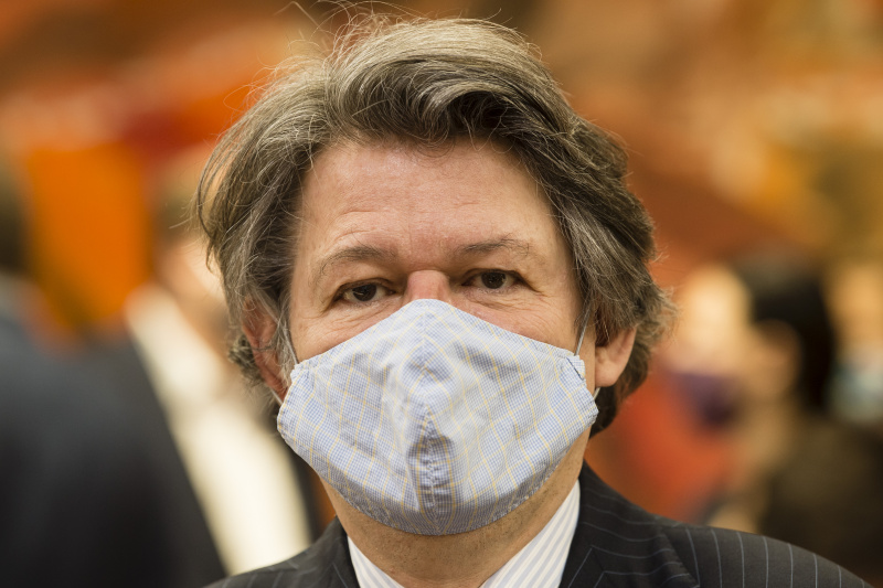 Nationalratsabgeordneter Helmut Brandstätter (N) mit Schutzmaske