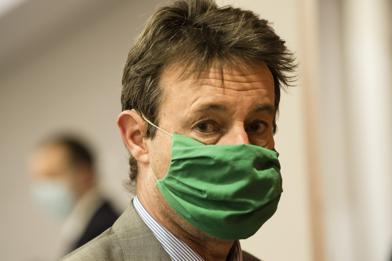 Nationalratsabgeordneter Georg Bürstmayr (G)  mit Schutzmaske