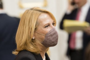 Zweite Nationalratspräsidentin Doris Bures (S) mit Schutzmaske
