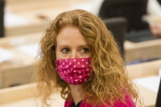 Nationalratsabgeordnete  Fiona Fiedler (NEOS) mit Schutzmaske