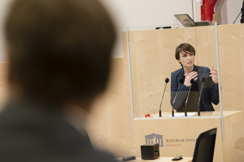 Am Rednerpult: Klubobfrau Sigrid Maurer (G)