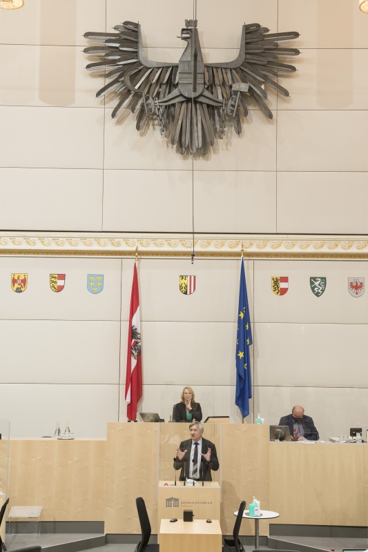 Am Rednerpult: Nationalratsabgeordneter Josef Smolle (V)