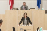 Am Rednerpult: Nationalratsabgeordnete Bettina Zopf (V)
