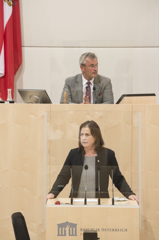 Am Rednerpult: Nationalratsabgeordnete Bettina Zopf (V)