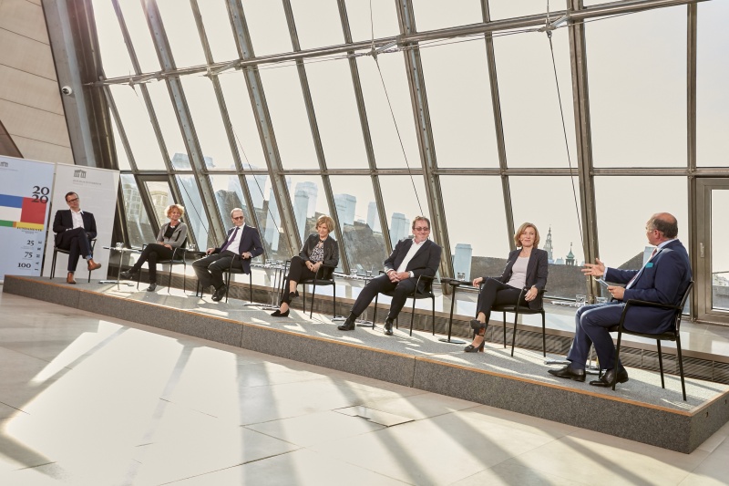 Blick Richtung VeranstaltungsteilnehmerInnen. Von links: Gerald Heidegger - ORF, Eva Linsinger - Profil, Thomas Götz - Kleine Zeitung, Ingrid Thurnher - ORF III, Andreas Koller - Salzburger Nachrichten, Martina Salomon - Kurier, Nationalratspräsident Wolfgang Sobotka (V)