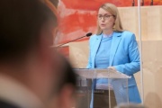 Rede von Wirtschaftsministerin Margarete Schramböck (V)