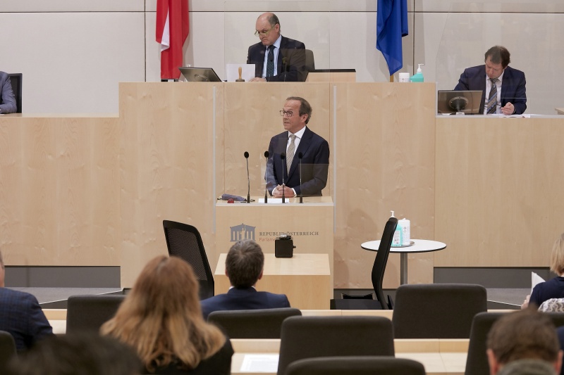 Am Rednerpult Nationalratsabgeordneter Peter Haubner (V)