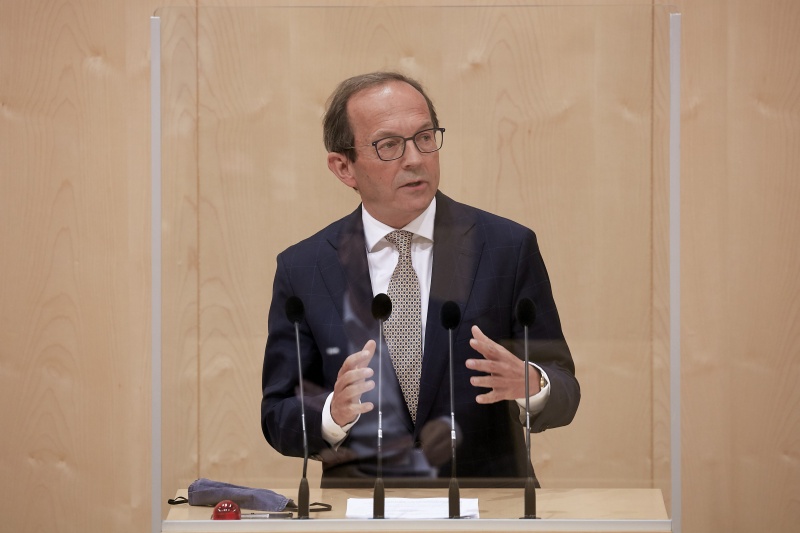 Am Rednerpult Nationalratsabgeordneter Peter Haubner (V)