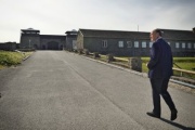 Nationalratspräsident Wolfgang Sobotka (V) am Gelände der KZ-Gedenkstätte Mauthausen