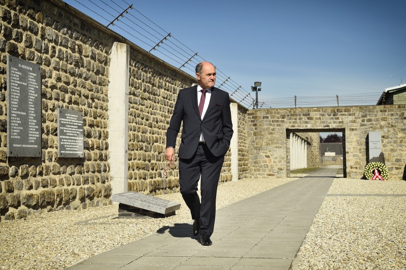 Nationalratspräsident Wolfgang Sobotka (V) am Gelände der KZ-Gedenkstätte Mauthausen