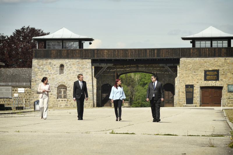Von links: Direktorin der KZ-Gedenkstätte Mauthausen Barbara Glück, Paulus Hochgatterer, Generalsekretärin des Nationalfonds und des Allgemeinen Entschädigungsfonds Hannah Lessing, Präsident der IKG Oskar Deutsch
