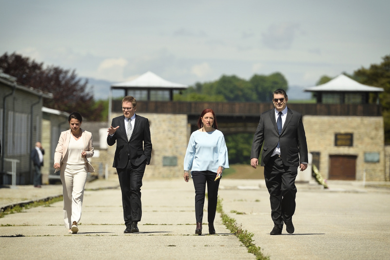 Von links: Direktorin der KZ-Gedenkstätte Mauthausen Barbara Glück, Paulus Hochgatterer, Generalsekretärin des Nationalfonds und des Allgemeinen Entschädigungsfonds Hannah Lessing, Präsident der IKG Oskar Deutsch