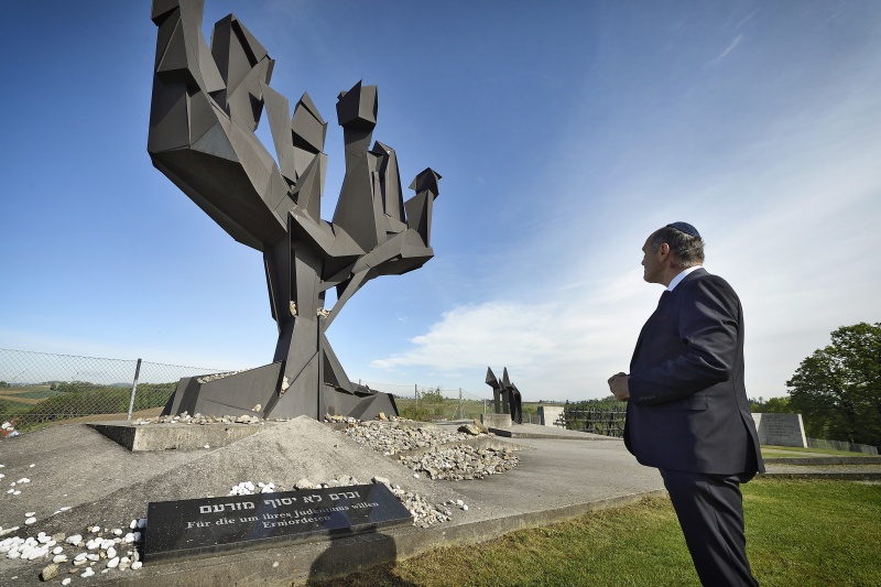 Nationalratspräsident Wolfgang Sobotka (V) am Gelände der KZ-Gedenkstätte Mauthausen