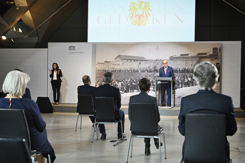 Begrüßung durch Bundesratspräsident Robert Seeber (V)