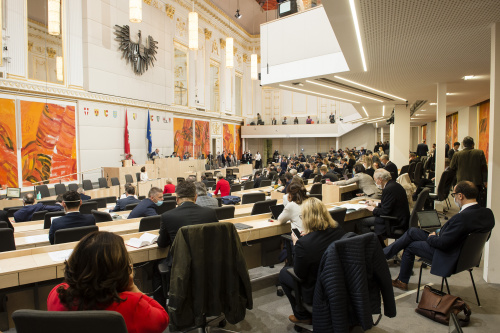 Blick Richtung SitzungsteilnehmerInnen