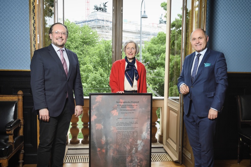 Von links: Außenminister Alexander Schallenberg, Nationalratspräsident Wolfgang Sobotka (V), Anneliese Figl