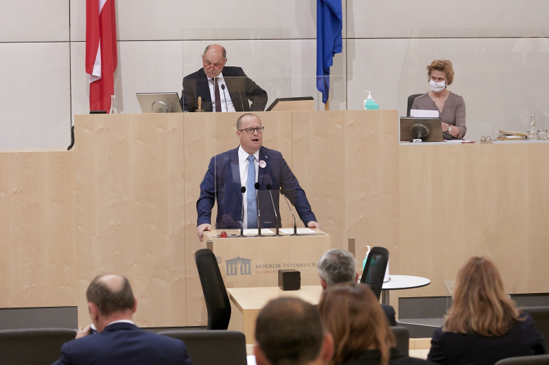 Nationalratsabgeordneter Hubert Fuchs (F) am Rednerpult