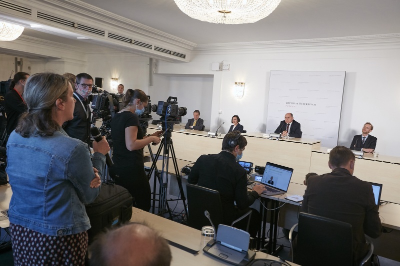 Von rechts: Verfahrensanwalt Andreas Joklik, Nationalratspräsident Wolfgang Sobotka (V), Verfahrensrichterin Ilse Huber