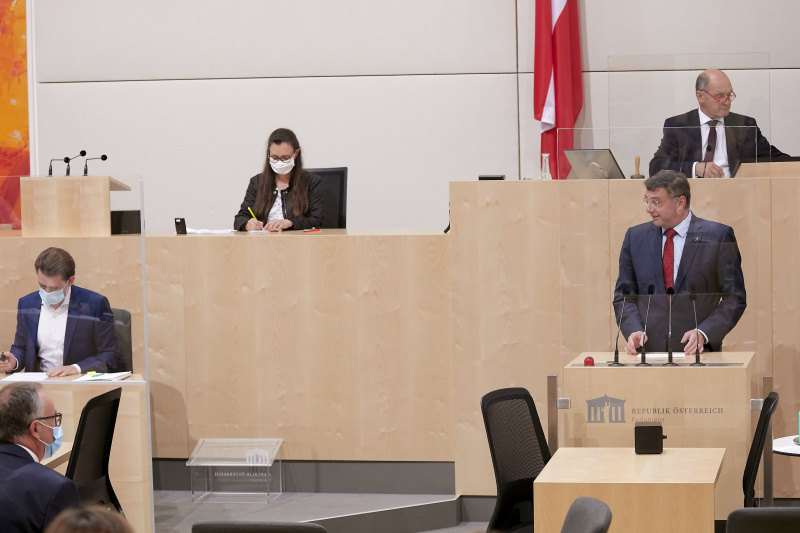 Nationalratsabgeordneter Jörg Leichtfried (S) am Rednerpult