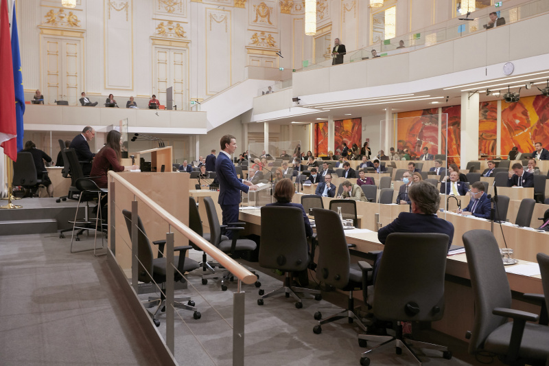 Bundeskanzler Sebastian Kurz (V) bei der Anfragebeantwortung