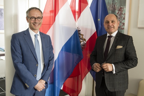 Von rechts: Nationalratspräsident Wolfgang Sobotka (V), Niederländische Botschafter Aldrik Gierveld