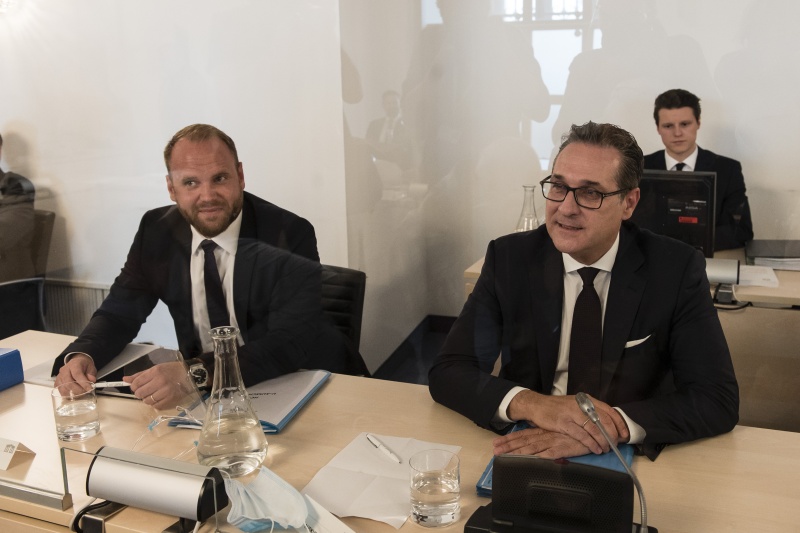 Von rechts: Auskunftsperson Vizekanzler a.D. Heinz-Christian Strache mit Vertrauensperson