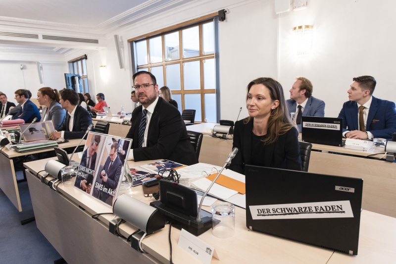 Von rechts: Nationalratsabgeordnete Susanne Fürst (F), Nationalratsabgeordneter Christian Hafenecker (F) 