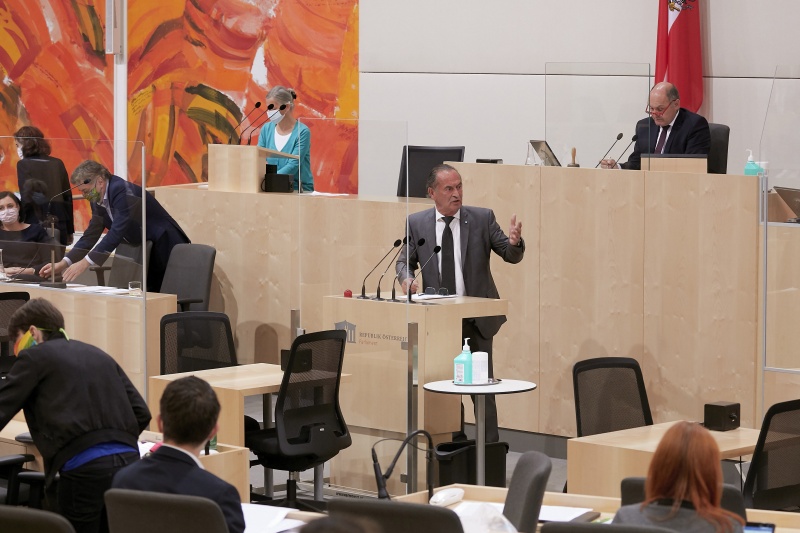 Am Rednerpult Nationalratsabgeordneter Gabriel Obernosterer (V)