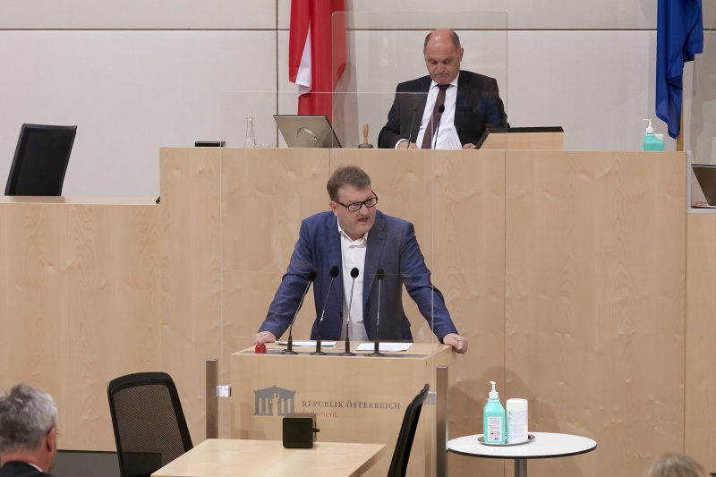 Am Rednerpult Nationalratsabgeordneter Markus Koza (G)