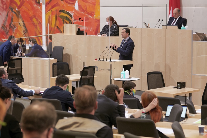 Am Rednerpult Nationalratsabgeordneter Gerald Loacker (N)