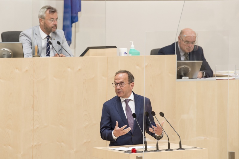 Am Rednerpult: Nationalratsabgeordneter Peter Haubner (V)