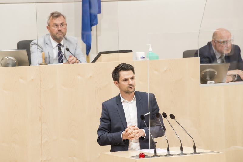 Am Rednerpult: Nationalratsabgeordneter Jakob Schwarz (G)