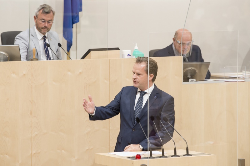 Am Rednerpult: Nationalratsabgeordneter Walter Rauch (F)